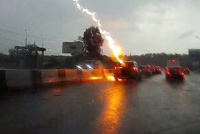 Что будет с машиной, если в нее ударила молния