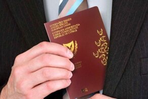 На Кипре назвали ранее засекреченные имена владельцев "золотых паспортов" из РФ и Украины