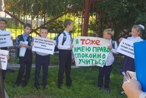 Полицейские начали проверку несанкционированного митинга, устроенного третьеклассниками