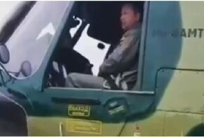 Эффектно покинул вертолет