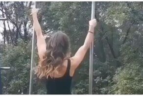 Красивая и сильная девушка
