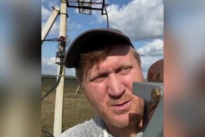 "Страшно, капец, а что делать?": Рожков из "Уральских пельменей" пошел в электрики