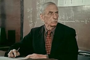 Дворянское происхождение не позволяло ему выпрашивать роли в кино. Он прожил с женой больше 50 лет и обожал выращивать розы