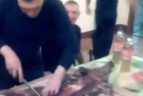 В стиле Цеповяза: заключеные колонии из Кузбасса устроили пир с деликатесами
