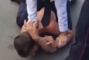 В Москве пьяный мужчина подрался с полицейскими из-за кражи водки