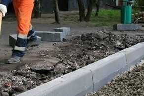 Осенний дисс на Собянина. Москва, газон, бордюр и плитка