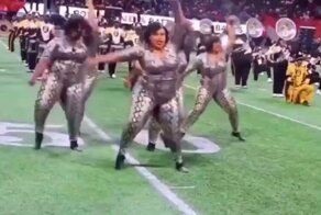 Безоговорочная победа бодипозитива: американская футбольная команда обзавелась тучными черлидершами