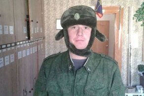 "Боевые русские медведи": в Сети спорят, зачем на армейских ушанках сделаны маленькие ушки