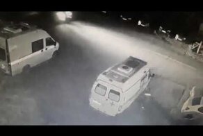 Момент ДТП на станции "скорой помощи" в Саратове