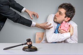 Когда на долг суда нет: почему банки не подают на должников в суд?