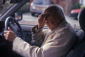 Пара 90-летних пенсионеров пропустила нужный поворот и 15 часов не могла вернуться домой