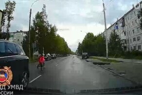 В Архангельске автомобиль сбил двух девочек, перебегавших дорогу в неположенном месте