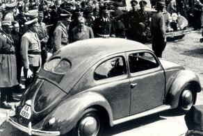 Автосалон лишился контракта с Volkswagen за нацистскую фотографию на стене