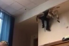Опоздавший студент Бауманки решил пробраться на пару через вентиляцию, но что-то пошло не так