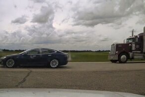 Когда уснул водитель: Tesla попыталась удрать от полиции