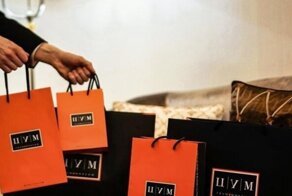 Мужчина в халате под видом жильца дома на Рублевке обокрал курьера на 700 тысяч рублей