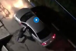 Пассажир в Новосибирске разбил машину таксиста за отказ везти детей без кресла