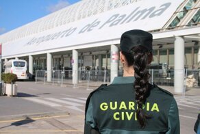 Британский турист в пьяном угаре откусил пассажиру ухо