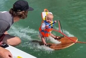 Родителей чуть не линчевали за поставленного на водные лыжи младенца