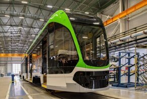 Первый в РФ низкопольный трамвай «Корсар» представили в Петербурге