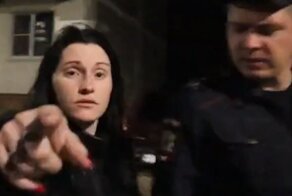 На кричавшую и ударившую ребенка в такси мать завели уголовное дело