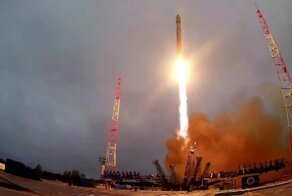 С Плесецка запустили "Союз" с тремя спутниками