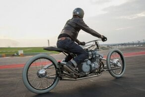 Необычный мотоцикл "The Six": без вилки и с рядным 6-цилиндровым двигателем