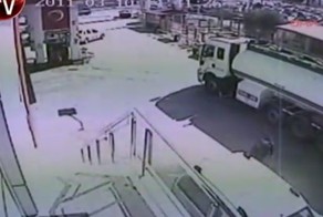 В Турции загорелся бензовоз (видео)