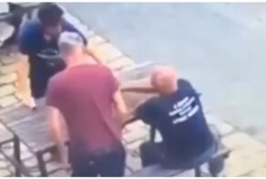 Столик с автоматической подачей алкоголя в голову