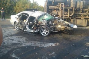 Авария дня. В Брянской области водитель BMW завалил мусоровоз