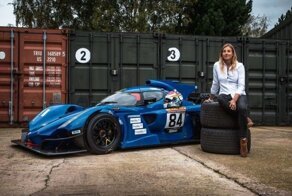 Чарли Мартин станет первым гонщиком-трансгендером, участвующим в 24-часовой гонке на Нюрбургринге