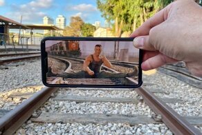 30 клевых и смешных фотоколлажей, сделанных с помощью двух смартфонов