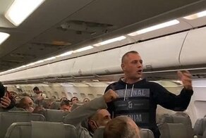 "В нём дух и родина моя!": возвращаясь в Карабах из Москвы, поэт прочёл стих про родину