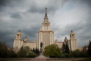 Без башни: «закопанный робот», НЛО и другие технологичные здания СССР