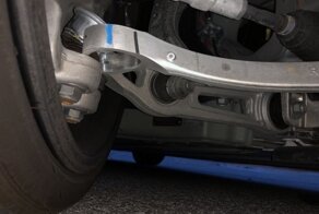 Рычаг передней подвески Tesla Model S лопнул на скорости 200 км/ч и заблокировал колесо