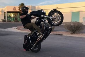Мегахруст! Сумасшедший стантрайдинг на "Харлее"