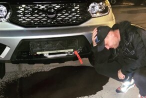 Недолго музыка играла! Новый УАЗ не смог отъехать от автосалона