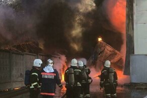 Три взрыва в минуту и режим ЧС: последние новости о пожаре на складе боеприпасов