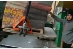 Работа не самых толковых грузчиков с предсказуемым финалом