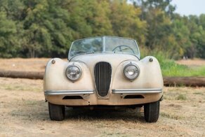 Родстер Jaguar 1954 года оставался нетронутым в сельском сарае десятилетиями, теперь он выставлен на аукцион