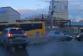 Неаккуратный выезд с прилегающей территории