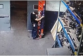 Лестница сыграла с американцем злую шутку