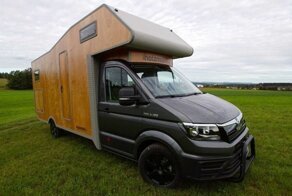 Стильный автодом, полностью сделанный из дерева