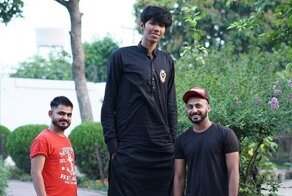 Пакистанский гигант станет самым высоким в мире игроком в крикет