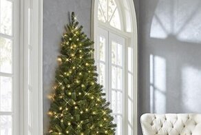 Три варианта новогодних елок для экономии места