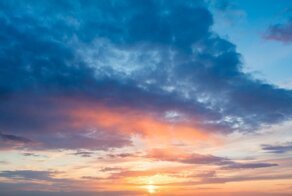 Поэзия неба: почему закаты бывают разных цветов?