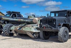 Перетягивание каната: монстр-трак Chevy против танка Leopard
