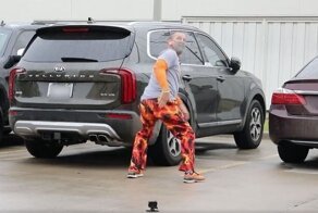 Любящий отец решил поднять настроение сыну, проходящему химиотерапию