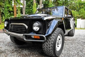 Внедорожник Lamborghini LM002 1989 года с минимальным пробегом ищет нового состоятельного владельца