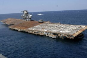 Старый авианосец отправили на дно и превратили в коралловый риф